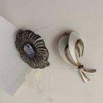 944 5529 BROOCHES